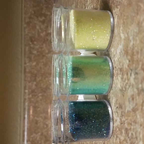 Yellow, green, and blue fine glitter makeup - Picture 6 of 7